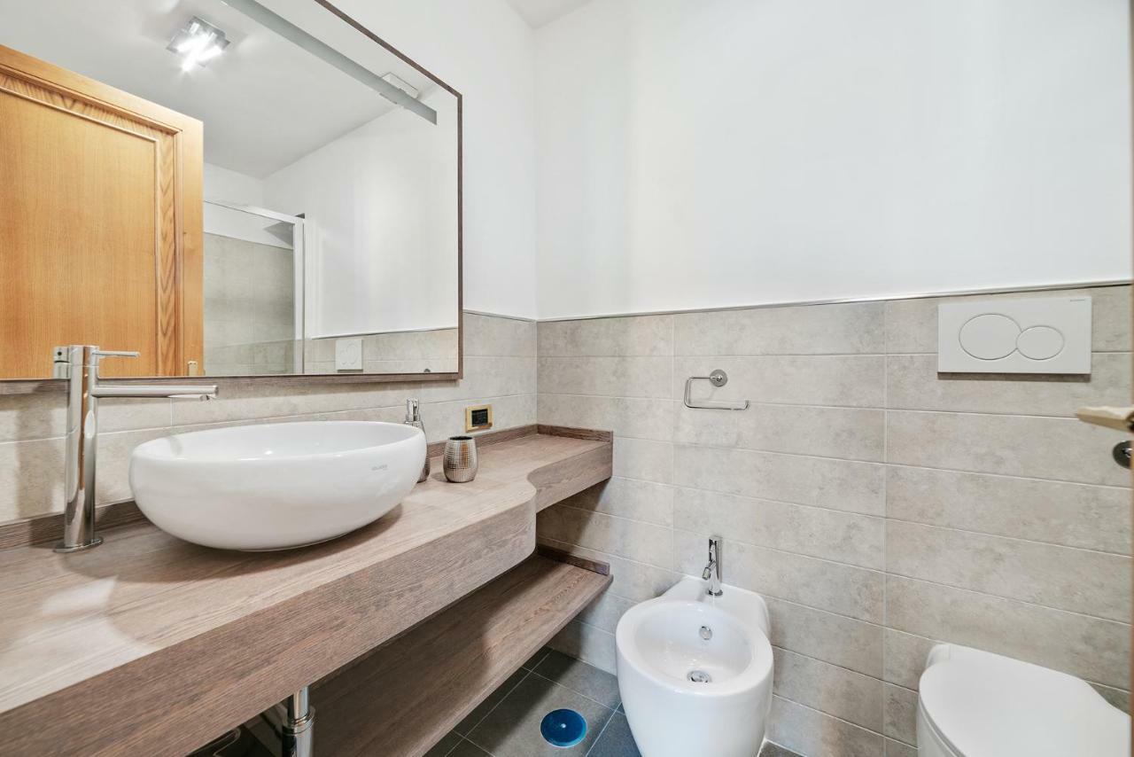 Peroni 8 Pax Brand New Apartment Rome Bagian luar foto